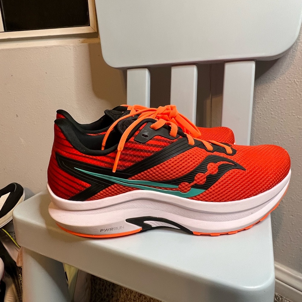 Saucony Axon